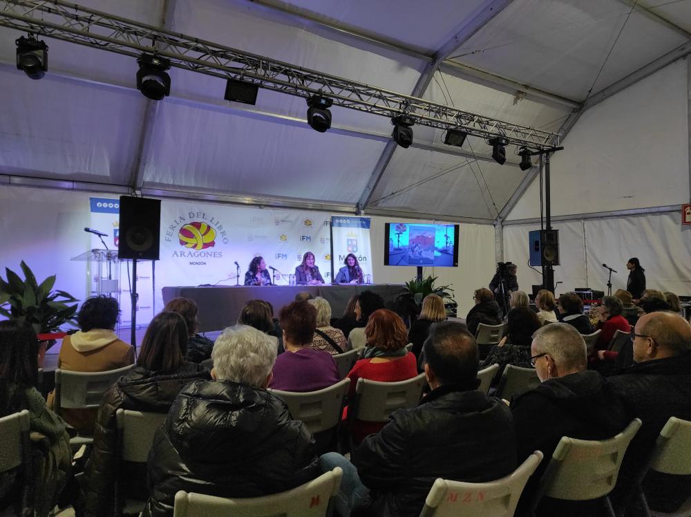 Imagen Intensa jornada de presentaciones y firmas de autores en la XXX edición de la Feria del Libro Aragonés