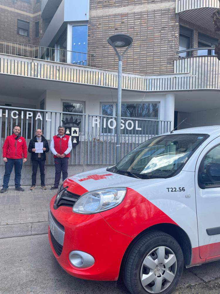 Imagen Cruz Roja y la residencia Riosol de Monzón renuevan el convenio para el uso del transporte adaptado