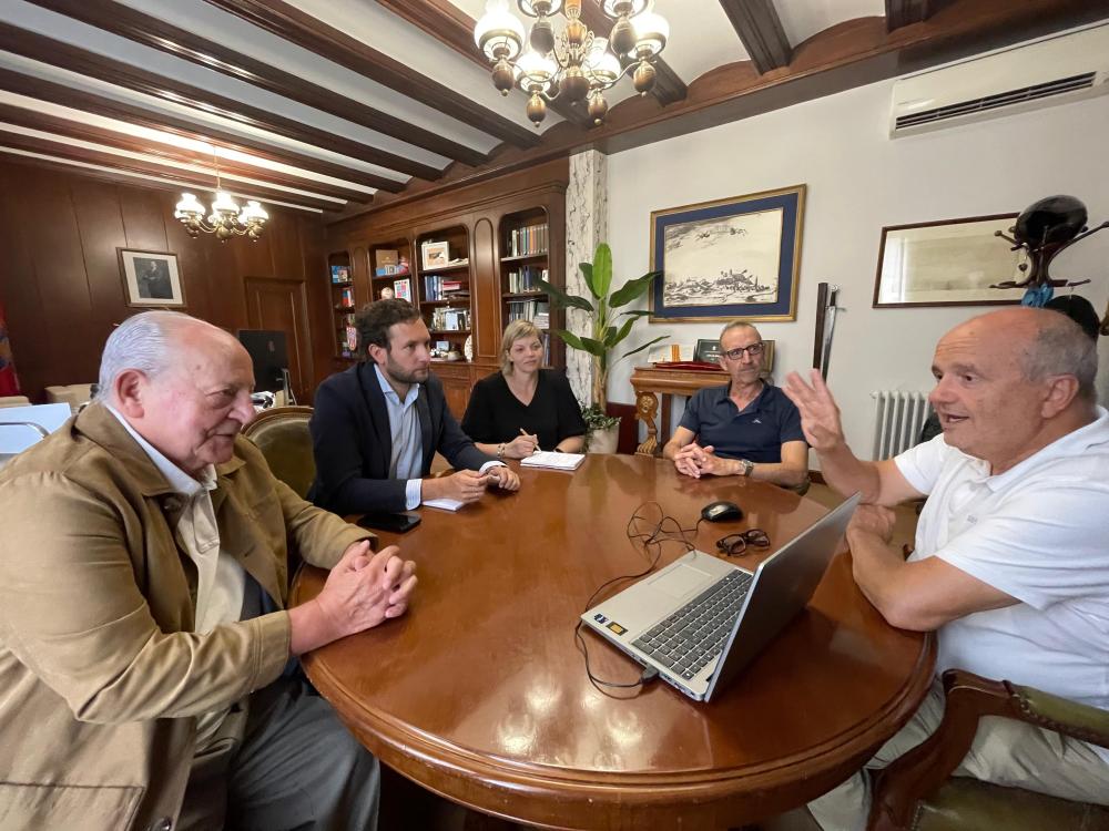 Imagen Helios Aragón, que promueve el proyecto de hidrógeno natural de Monzón, se reúne con vecinos, empresarios y ecologistas