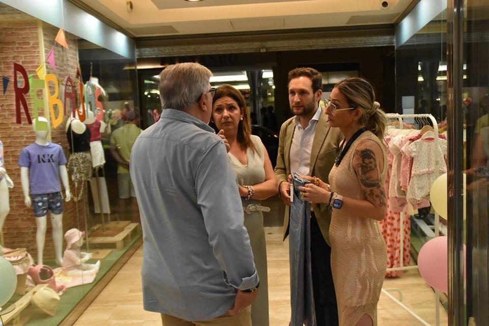 Imagen El comercio de Monzón celebra las rebajas de verano con el shopping night