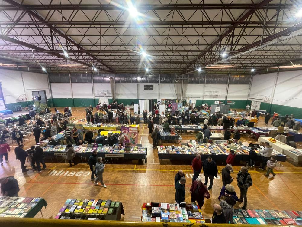 Imagen Manuel Campo Vidal, Luz Gabás, José Luis Corral, Toti Martínez y Biella Nuei para despedir la XXXI edición de la FLA