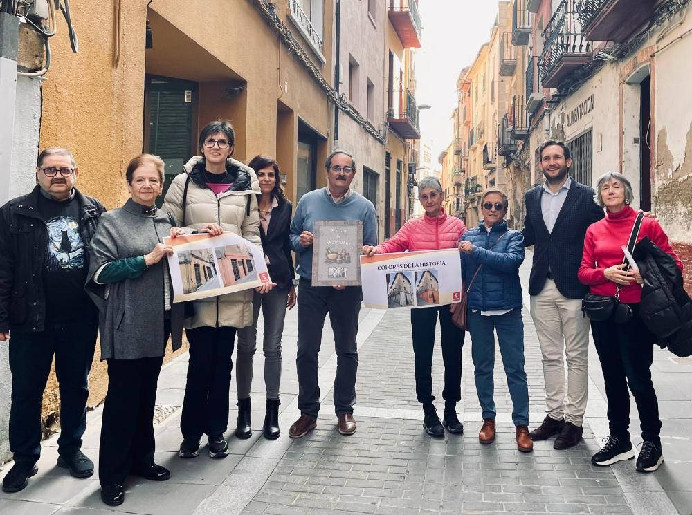 Imagen El Ayuntamiento de Monzón y vecinos de las calles Mayor y Joaquín Costa presentan ‘Colores de la historia’
