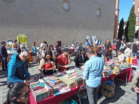 Imagen Mercado Cultural de libros y flores y Música para celebrar el Día de...