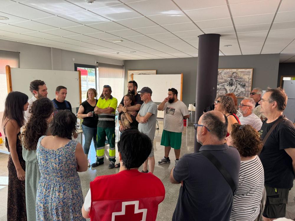 Imagen Los vecinos desalojados por el incendio de Tamarite pasan su primera noche en la residencia de Deportistas