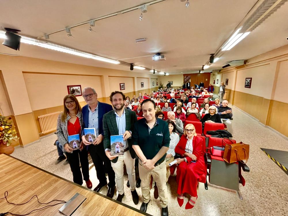 Imagen José Antonio Adell presentó su ultimo libro ‘El castillo fascinante. Historias de la fortaleza de Monzón’